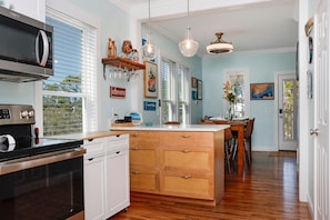 Private kitchen - Indian Shores Cottage (Port St. Joe)