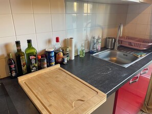 Fridge, microwave, stovetop, coffee/tea maker - House close to the beach (Canet-en-Roussillon)