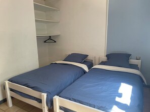 2 bedrooms, bed sheets - House close to the beach (Canet-en-Roussillon)