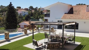 Outdoor dining - Villa 'Costacabana - Summerdream' with Mountain View, Private Pool & Wi-Fi (Lloret de Mar)