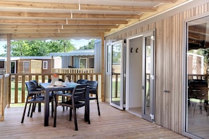 Outdoor dining - Mobile Home 'Evasion 52' with Shared Pool and Terrace (Saint-Gervais)