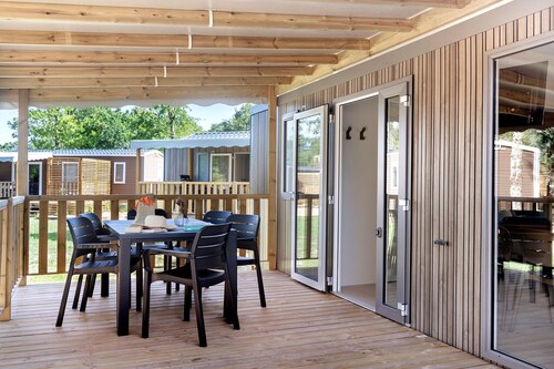 “Evasion 52” Mobile Home with Shared Pool and Terrace