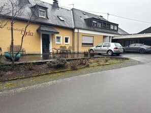 Exterior - Cozy guest room in the family winery on the Moselle (Ensch)