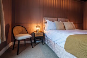 3 bedrooms, iron/ironing board, free WiFi, bed sheets - The Castle City Centre Apartment Canterbury, Kent (Canterbury)