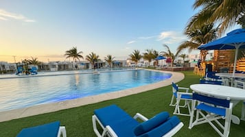 3 piscinas externas