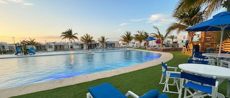 3 outdoor pools