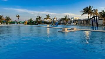 3 albercas al aire libre