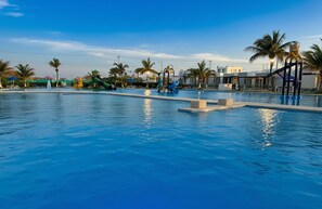 3 albercas al aire libre 