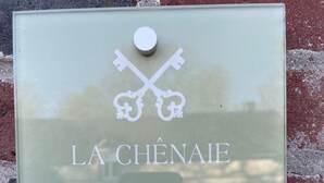 A sign for "LA CHÉNAIE Suite CHARMILLES" with a decorative key symbol above the text. - Les Charmilles - A romantic and luminous escape (Gien)