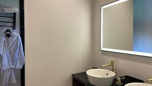 A modern bathroom with two sinks, a large mirror, and a towel rack with robes. - Les Charmilles - A romantic and luminous escape (Gien)