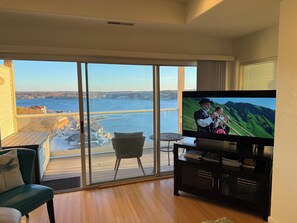 Living area - Modern Lakeview Getaway located on the Lake of the Ozarks (Lake Ozark)