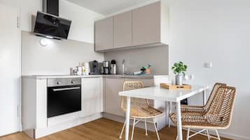 Kühlschrank, Ofen, Herdplatte, Geschirrspüler
