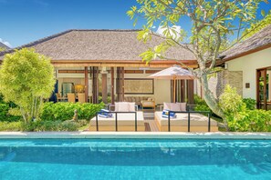 Whether you’re after a nap or a tan, enjoy long, peaceful moments by the pool - Villa Jalamati - 3 BDR Luxury Escape, Prime Location (Kerobokan Kelod, Kec. Kuta Utara, Kabupaten Badung)