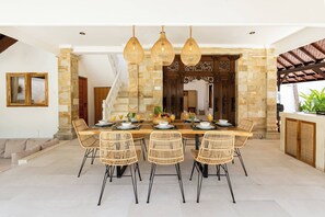 Dining - Villa Chandika - 4BDR, private pool, near beach (North Turramurra)
