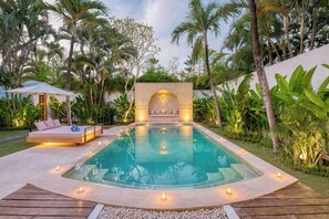 Pool - Villa Chandika - 4BDR, private pool, near beach (North Turramurra)