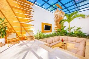 Terrace/patio - Villa Dublin - Luxury Glass 5 BDR & Pool (Seminyak)