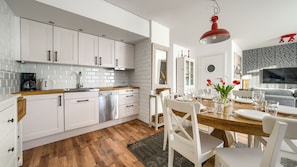 Appartement (52) | Cuisine privée | Réfrigérateur, surface de cuisson, bouilloire électrique