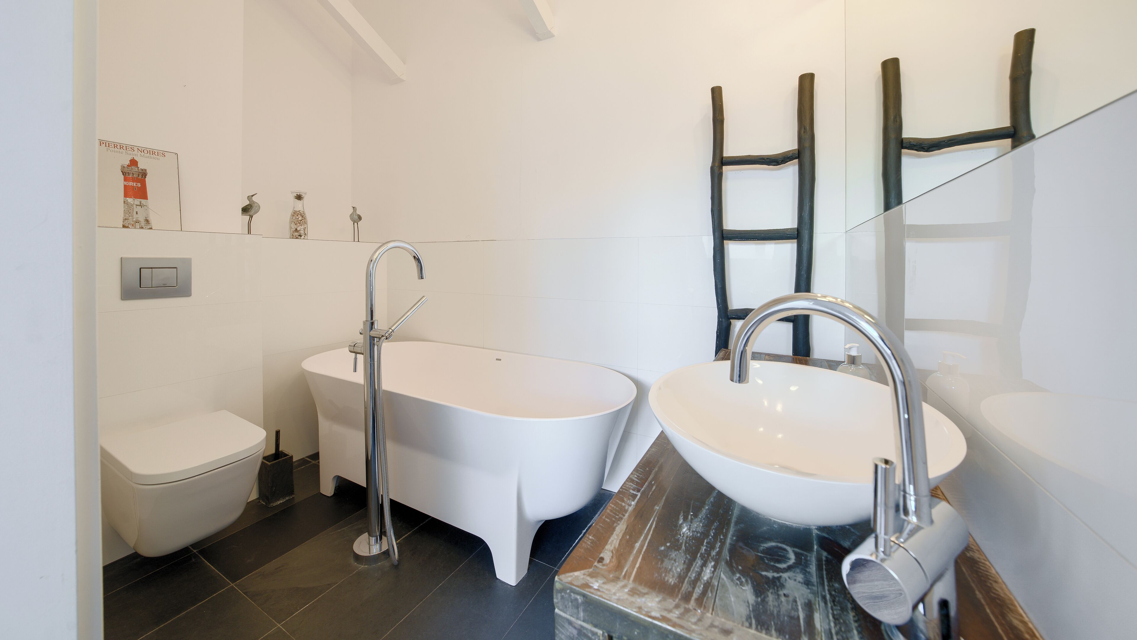 Apartment (52) | Badezimmer | Badewanne und Dusche (separat), Handtücher