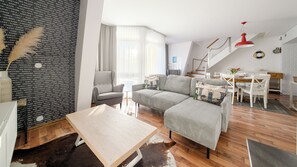 Apartment (52) | Living area | Flat-screen TV - Apartamenty Sun & Snow Villa Mistral (Świnoujście)