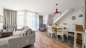 Apartment (52) | Living area | Flat-screen TV - Apartamenty Sun & Snow Villa Mistral (Świnoujście)