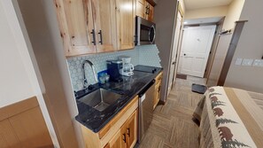 Fridge, microwave, coffee/tea maker - NEW! Rimfire 257 - Brigham Junior Studio Condo (Snowshoe)