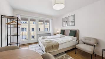 Bureau, fer et planche Ă repasser, Wi-Fi, draps fournis