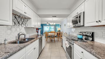 Biệt thự, nhiều giường (Bayview Villas 120) | Bếp riêng