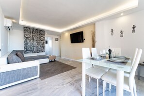 TV - MalagaSuite Premium Duplex Torrequebrada (Benalmádena)