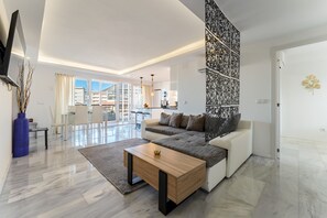 TV - MalagaSuite Premium Duplex Torrequebrada (Benalmádena)