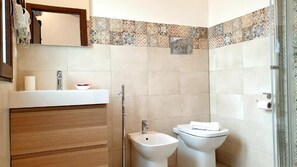 Deluxe Double Room, Pool View | Bathroom - AGRITURISMO LA VIGNAZZA (Pachino)