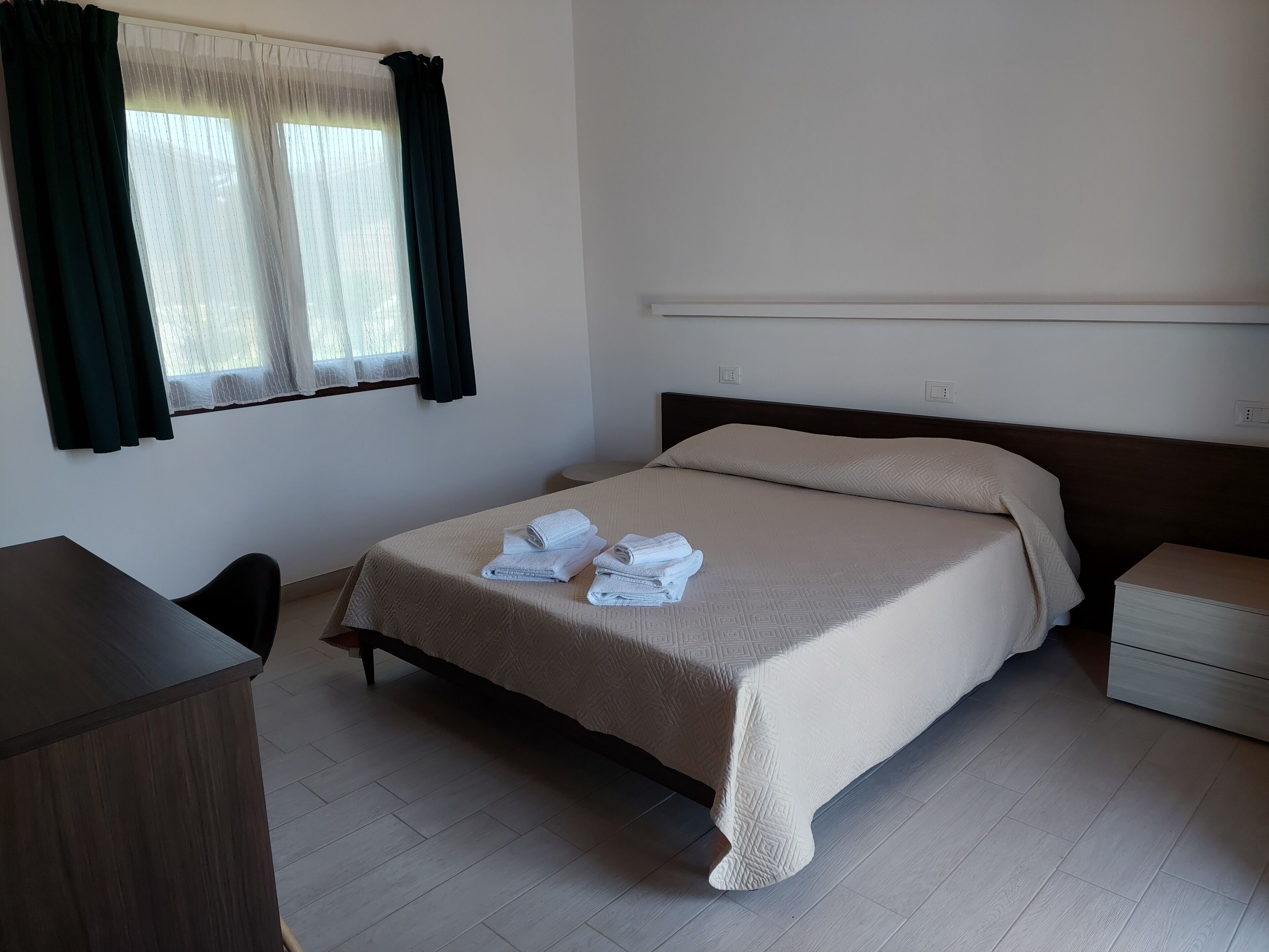 Habitación Deluxe doble, vistas a la piscina | Wifi gratis