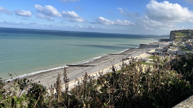 Beach - Ciel et Mer, Apartment with sea view and garden (Varengeville-sur-Mer)