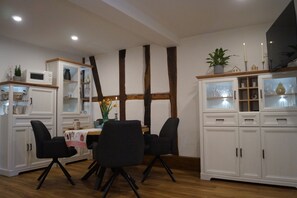 Dining - Apartment “Schmidnickels Hof” with Private Terrace and Garden (Schwarzerden)