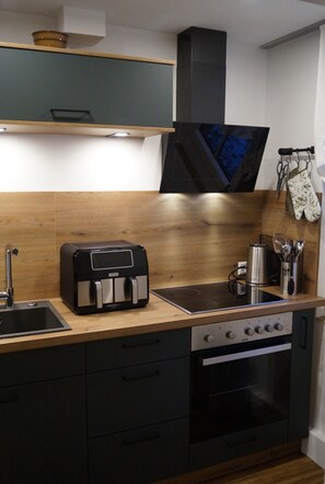 Fridge, microwave, oven, stovetop