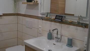 Ducha, secador de pelo, toallas