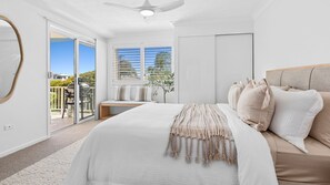 2 bedrooms, desk, iron/ironing board, WiFi - Ocean Outlook 4 on Marine Pde (Kingscliff)
