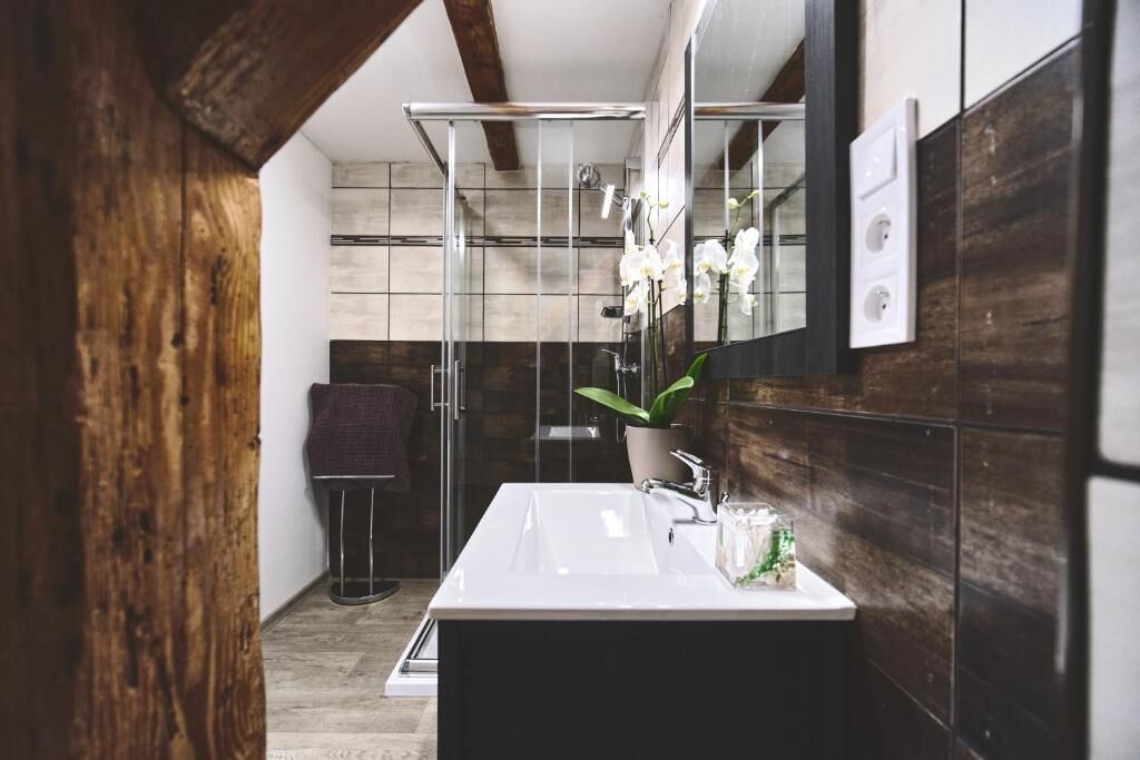 Shower, towels, soap, shampoo