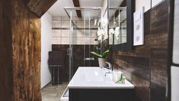 Shower, towels, soap, shampoo