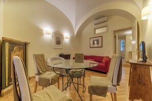 Dining - Casa Cornacchie - FromeHometoRome (Roma)