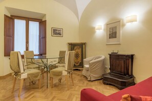 Interior - Casa Cornacchie - FromeHometoRome (Roma)