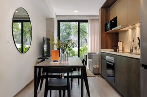Fridge, microwave, stovetop, coffee/tea maker - Sullivan by Wynwood House (Mexico City)