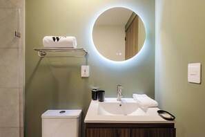 Ducha, artículos de tocador gratuitos, secador de pelo, toallas