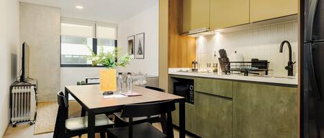 公寓 | 私人厨房 | 冰箱、微波炉、炉灶、茶具/咖啡用具