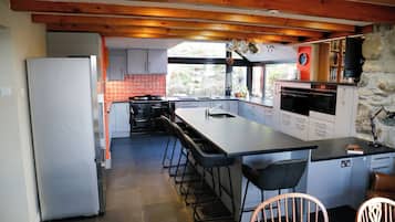 Dishwasher, cookware/dishes/utensils