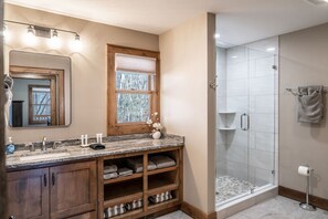 Shower, hair dryer, towels - Thyme Out | New Build | Hot Tub | 5 Min to BR (Blue Ridge)