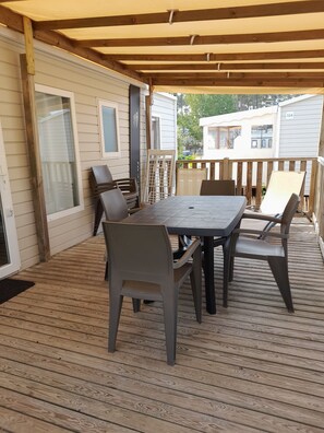 Outdoor dining - MOBILE HOME FOR RENT (Lège-Cap-Ferret)