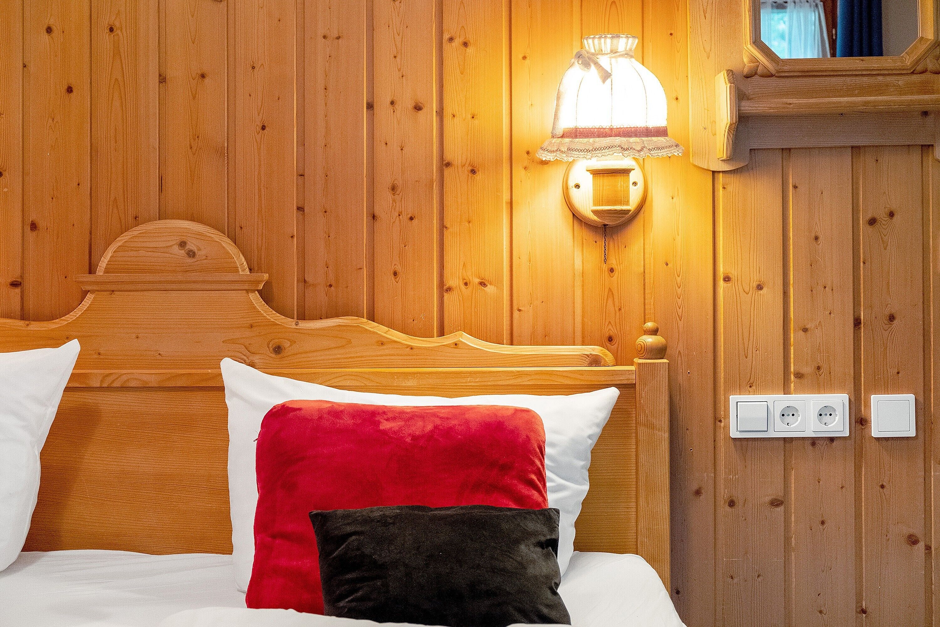 WiFi, bed sheets