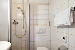 Dusch, hårtork och handdukar