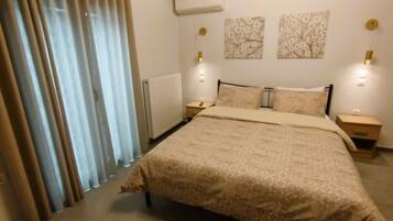 2 dormitoris, escriptori i planxa i posts de planxar