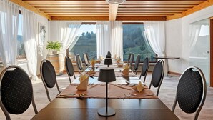 Unclassified image, 5 of 32, button - Room 'Doppelzimmer Superieur 21' with Mountain View, Balcony and Wi-Fi (Wieden)